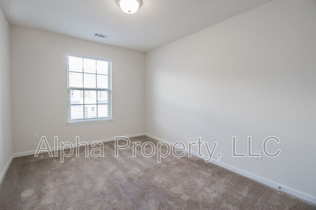 Building Photo - 406 Christiane Way