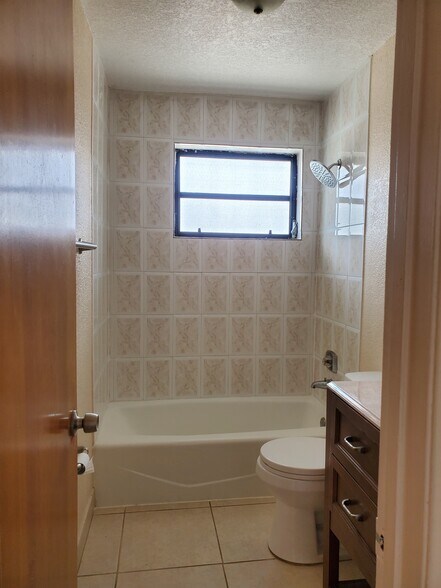 Building Photo - 145 W 43rd St