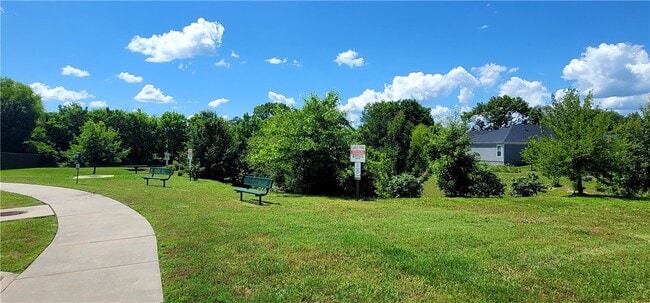 Building Photo - 5810 W Cane Hill Dr