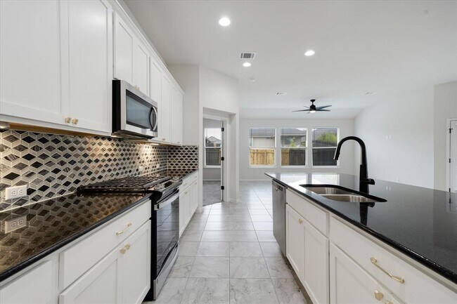 Building Photo - 117 Falkland St