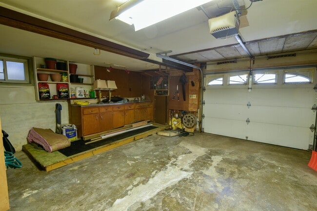 Building Photo - 108 W 42nd St