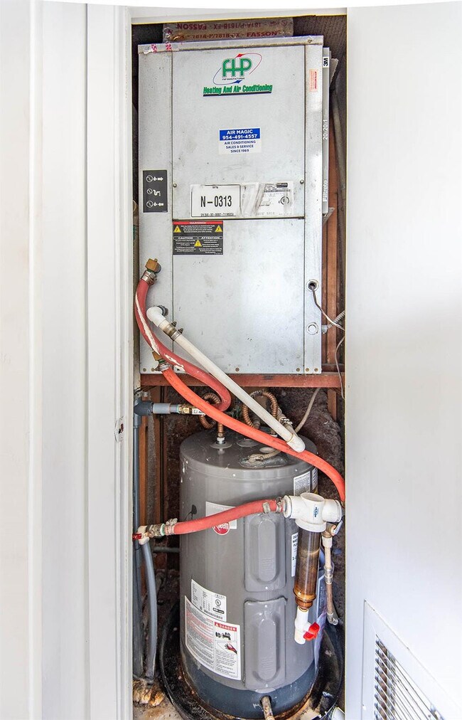 Building Photo - 651 Pine Dr