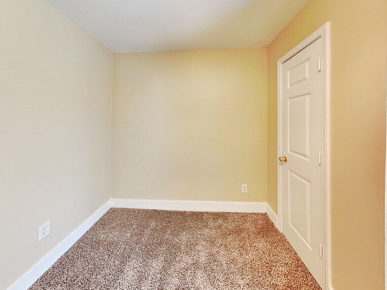 Building Photo - 2497 Lakewood Ave SW