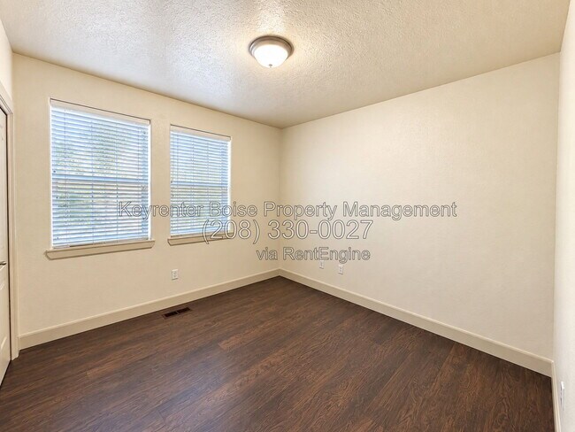 Building Photo - 1262 E Winding Creek Dr