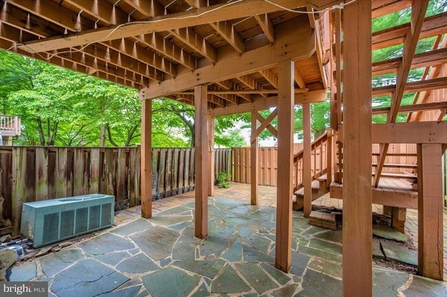 Building Photo - 11 Lazy Hollow Way