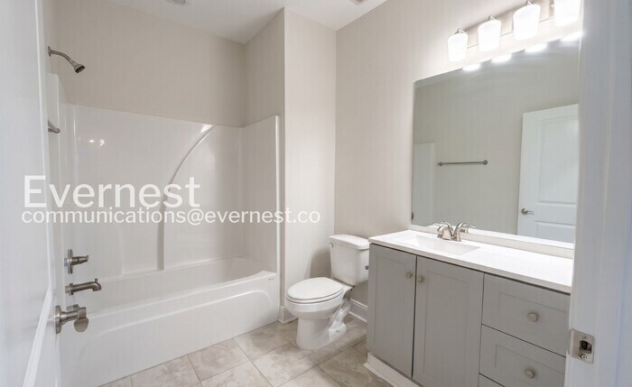 Building Photo - 828 Goswell Dr