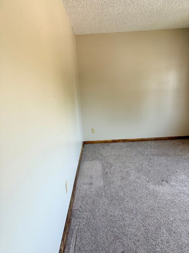 Building Photo - 1624 Azalea Dr
