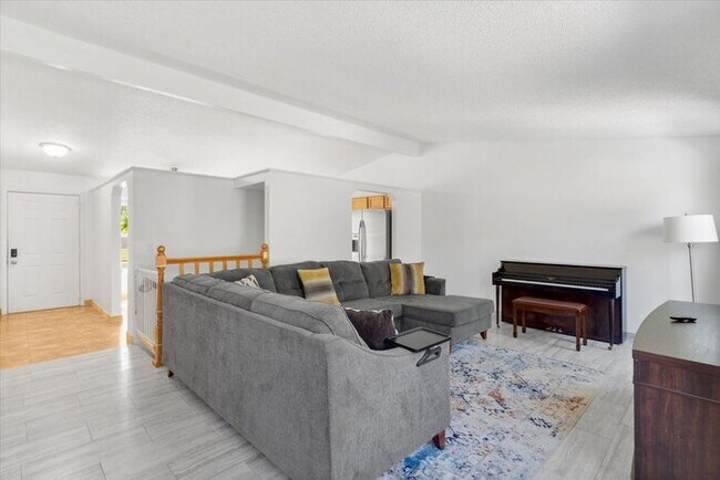 Building Photo - Charming 3 beds 2 baths in Centennial!