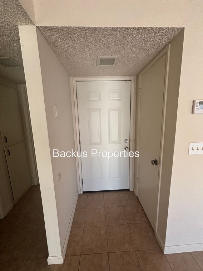 Building Photo - Great home in North Salinas -Three bedrooms