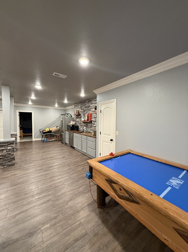 Building Photo - Custom 5 BR / 3 Car Garage, Home theater, ...