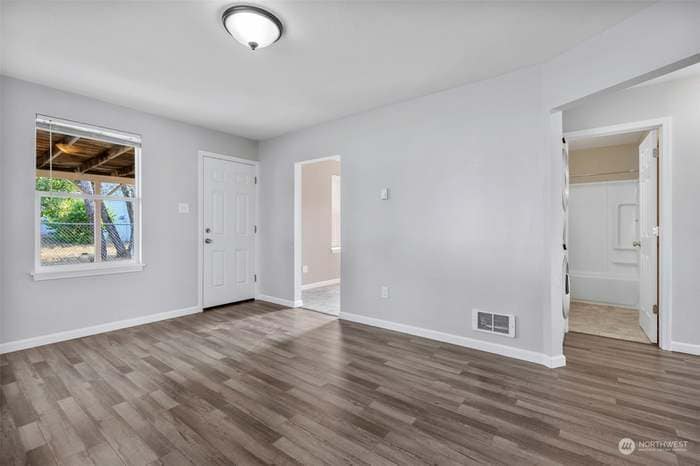 Building Photo - 1506-1506 110th St S