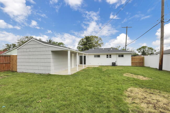 Building Photo - 2817 Woodgrove Dr