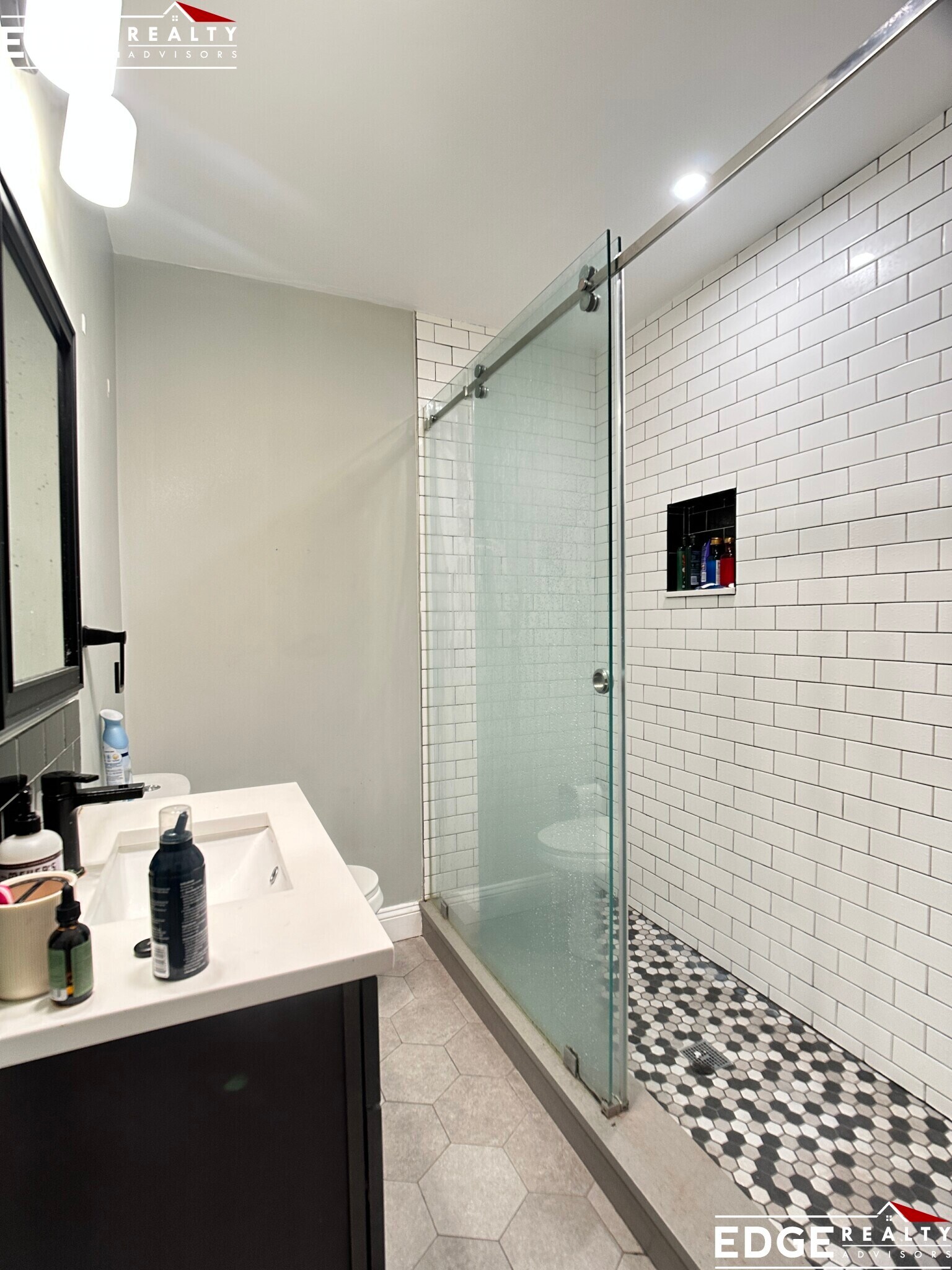 Building Photo - 15 Millmont St