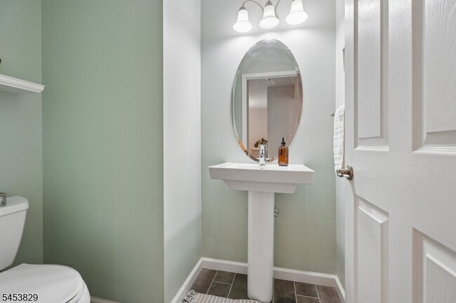 Building Photo - 55 Greenbrook Dr