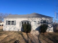 Building Photo - Freshly Renovated 2 Bed / 1 Bath Home on Corner Lot – Davenport, IA