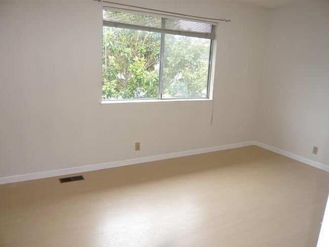 Building Photo - Walking distance to Union City Bart Station, Marina Food and Logan High