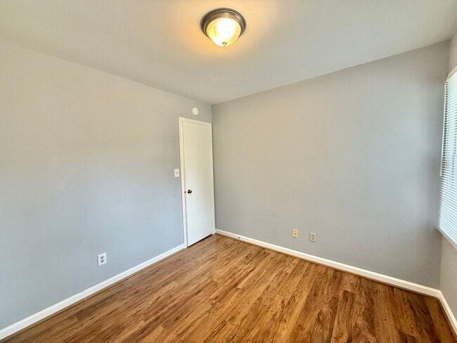 Building Photo - Charming 3BD, 2.5BA North Raleigh Home wit...