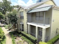 Building Photo - 2700 Revere St