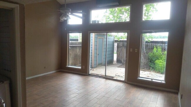 Building Photo - 2429 Miramar Ct
