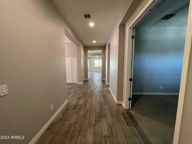 Building Photo - 22834 E Silver Crk Ln