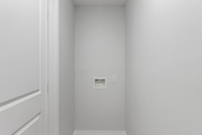 Building Photo - 664 Marrs Ave