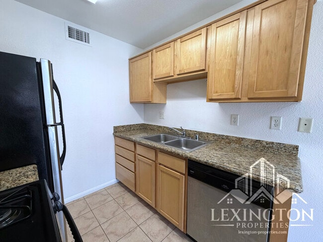 Building Photo - Stunning, 2BD/1BA, Condo in the Villaggio Community off Madison Ave. and Auburn Blvd.! ***Move-in...