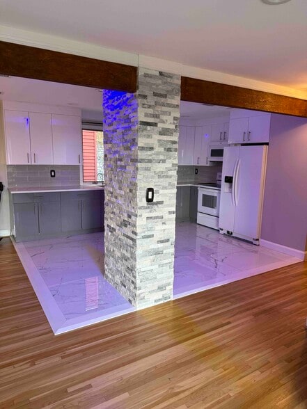 Building Photo - 251 Silleck St