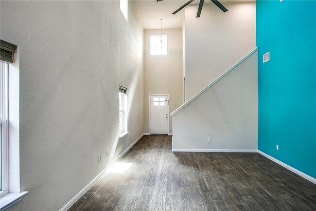Building Photo - 605 Callahan Ln