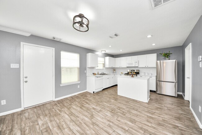 Building Photo - 19215 Terra Forest Ct