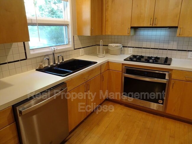 Building Photo - 6061 NE 135th St