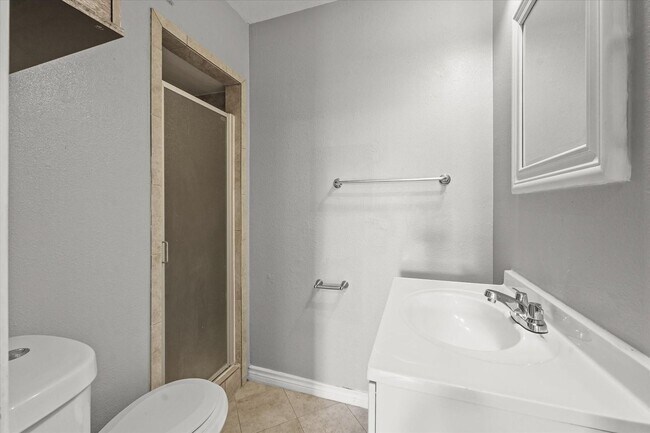 Building Photo - 927-929 S Rosemont Ave