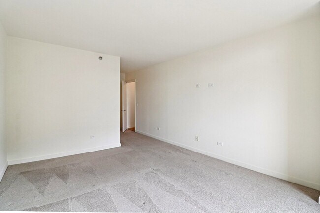 Building Photo - 1160 S Michigan Ave