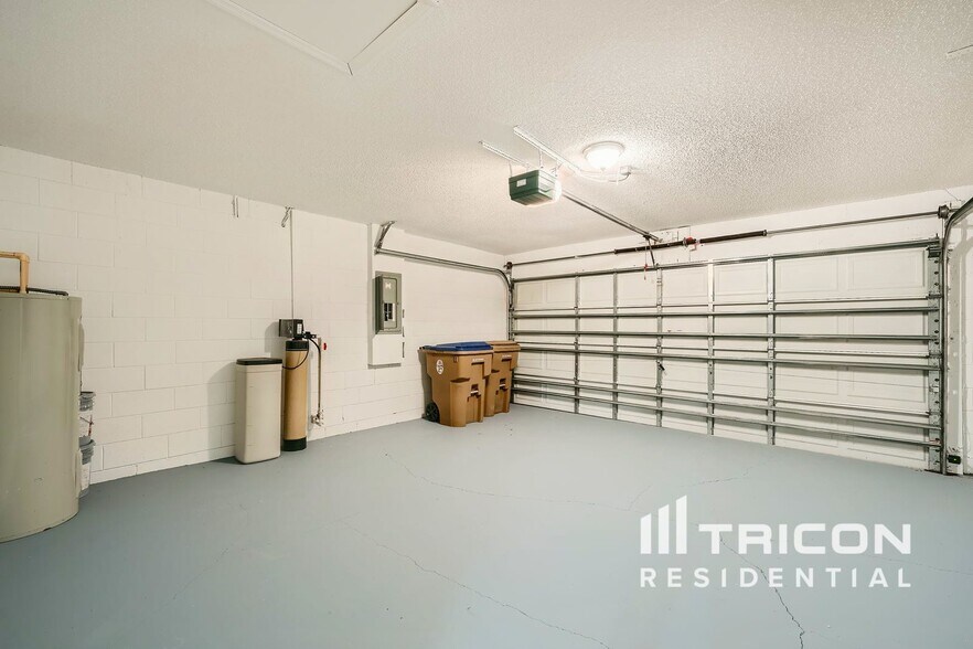 Building Photo - 104 Aurora Ln