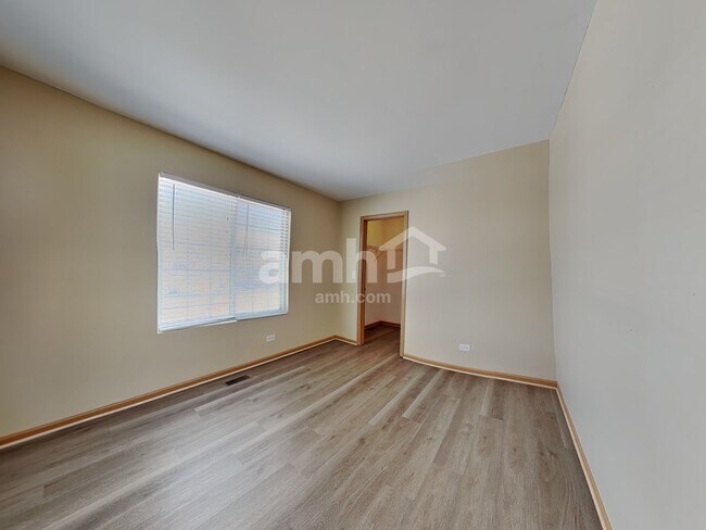 Building Photo - 39861 Waterloo Dr