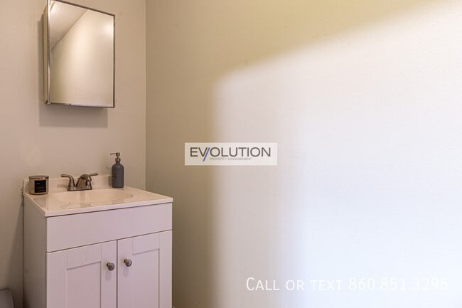 Building Photo - 71 Williams St