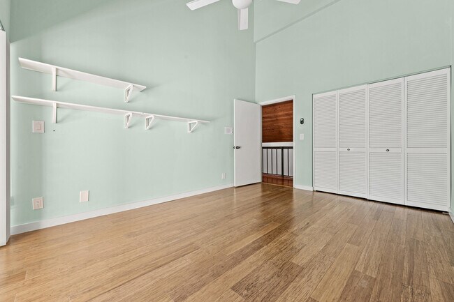 Building Photo - 790 St Albans Dr