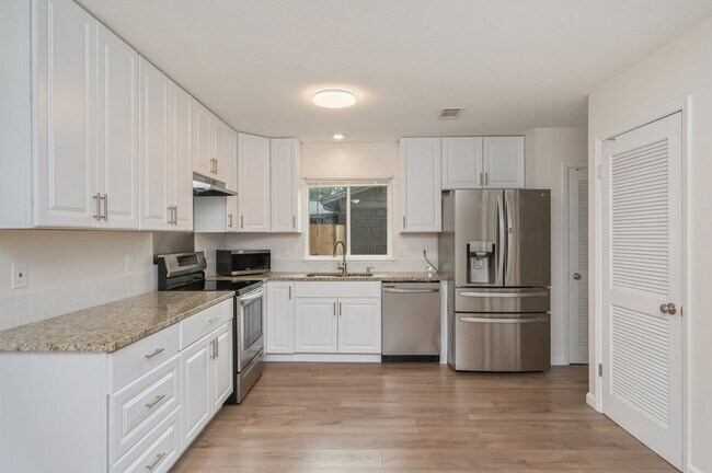 Building Photo - Renovated 3 bedroom house in Niceville!