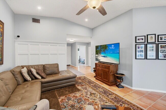 Building Photo - 10332 Islander Dr