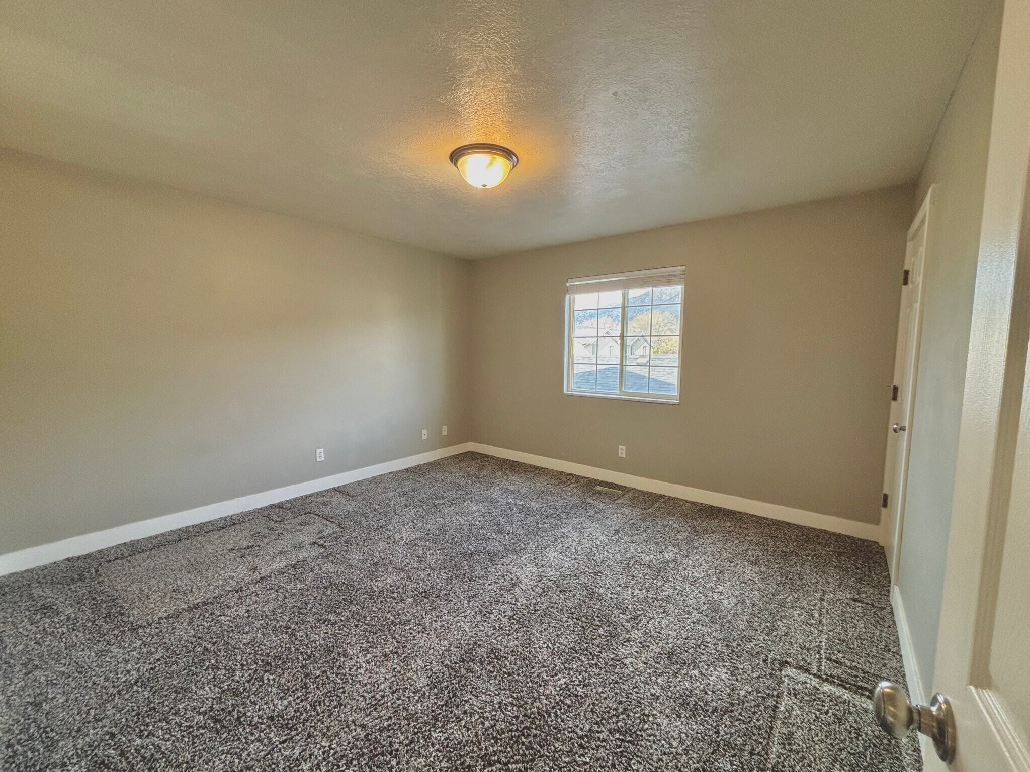 Building Photo - 1527 Talon Dr