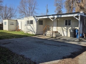 Building Photo - 408 E 46th St