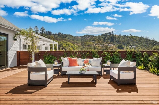 Building Photo - 987 Mark West Springs Rd