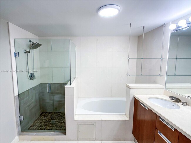 Building Photo - 163 N Shore Dr