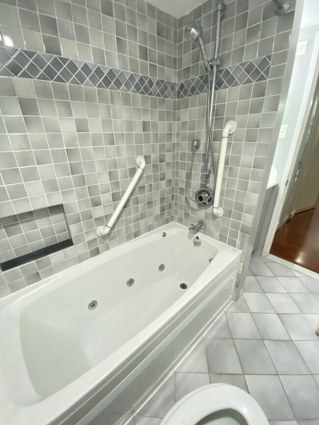 Building Photo - 4501 Arlington Blvd