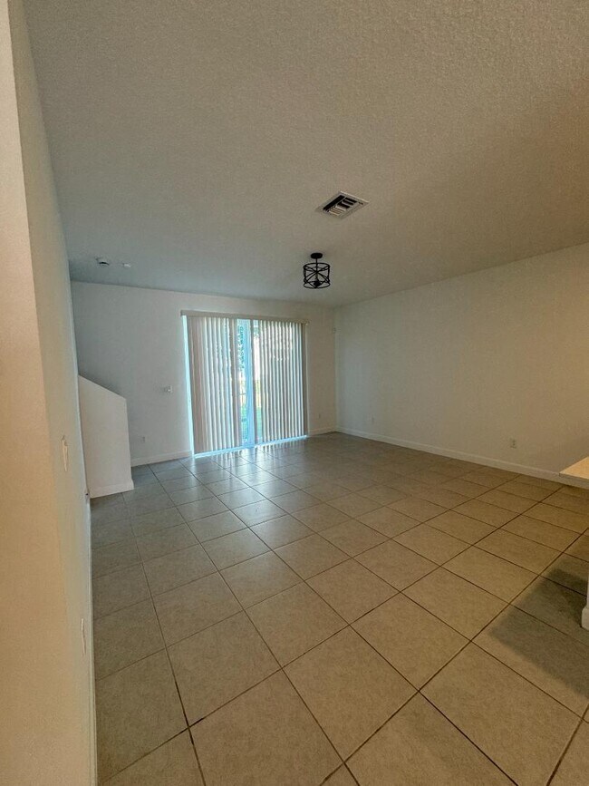 Building Photo - 4641 Meyerson Pl