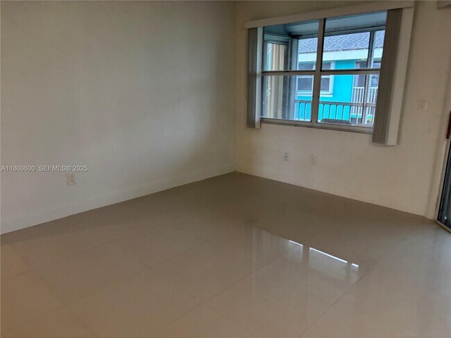 Building Photo - 2662 SE 19th Ct