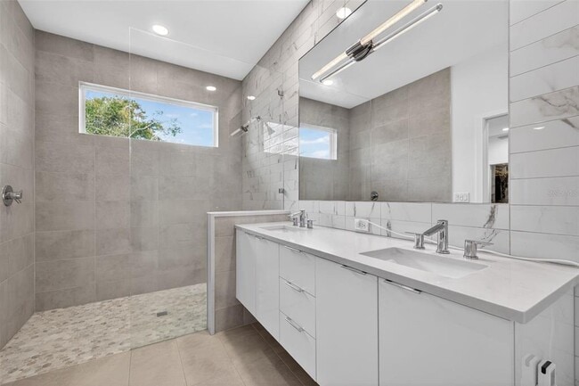 Building Photo - 6163 2nd Ave S