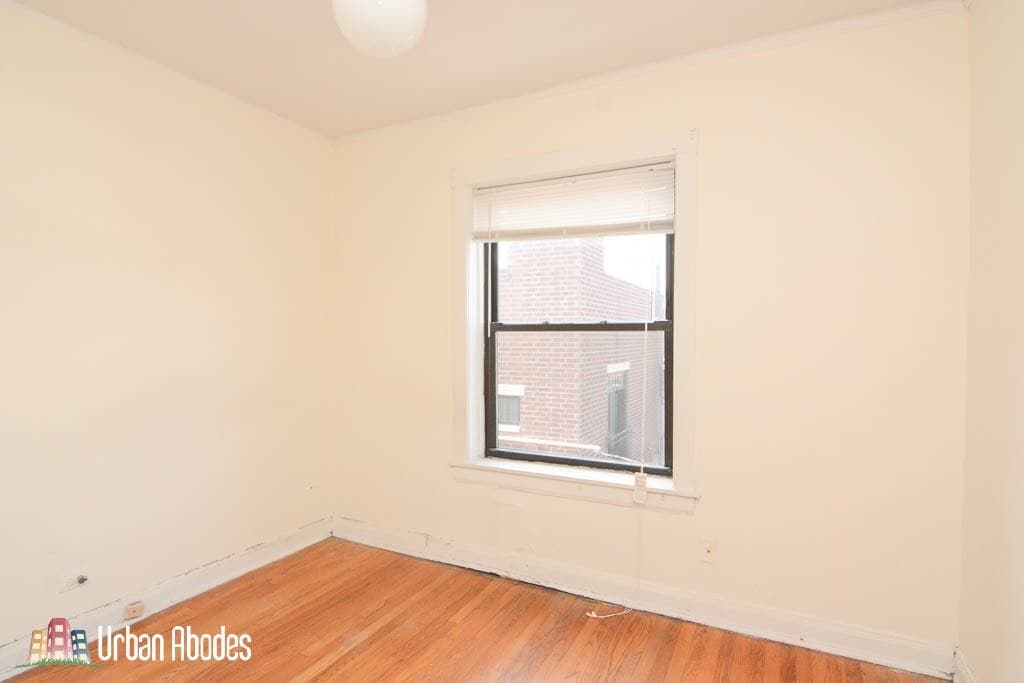 Building Photo - 3009 N Racine Ave