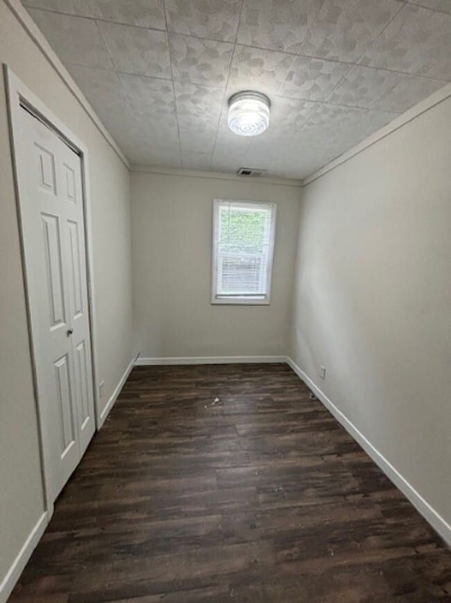 Building Photo - 713 N Maplewood Dr