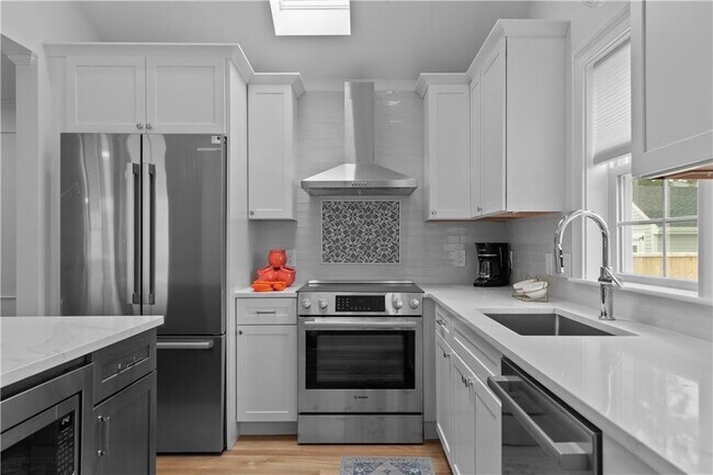 Building Photo - 34 E Bowery St