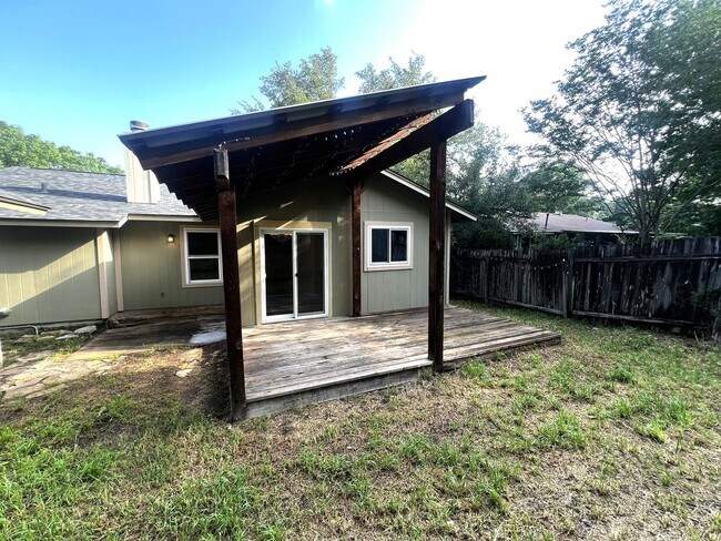 Building Photo - Recently Renovated 3/2 Home in South Austin with Bonus Room + Additional Storage